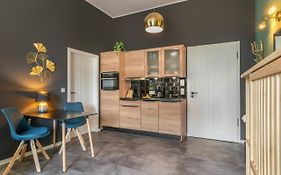 One Moment Boardinghouse - Apartment Tropic